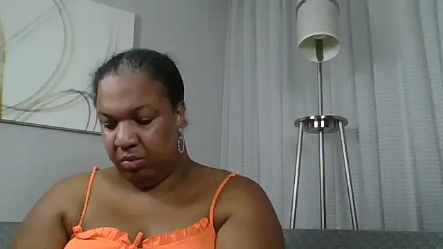 Snapshot of Badgirlbrittt chatting on 10.24.25 Badgirlbrittt online show from 10.24.25