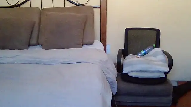 Snapshot of SmallGoodNutts chatting on 01.17.26 SmallGoodNutts online show from 01.17.26