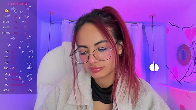 Snapshot of sophiecherry_ chatting on 12.16.24 sophiecherry  online show from 12.16.24