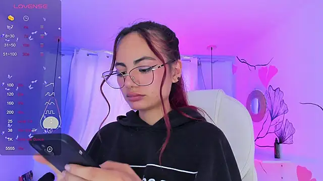 Snapshot of sophiecherry_ chatting on 12.16.24 sophiecherry  online show from 12.16.24