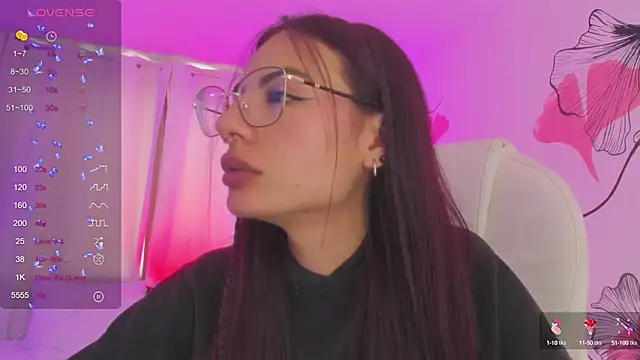 Snapshot of sophiecherry_ chatting on 12.20.24 sophiecherry  online show from 12.20.24