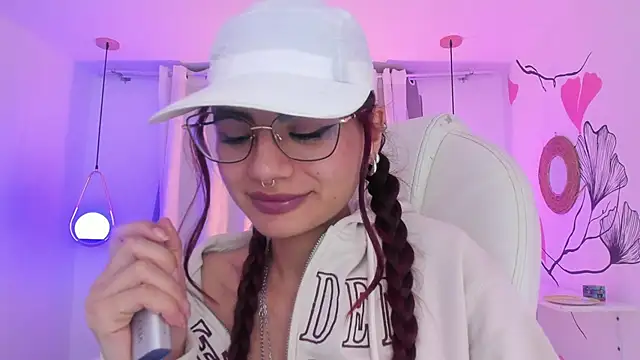 Snapshot of sophiecherry_ chatting on 01.31.25 sophiecherry  online show from 01.31.25