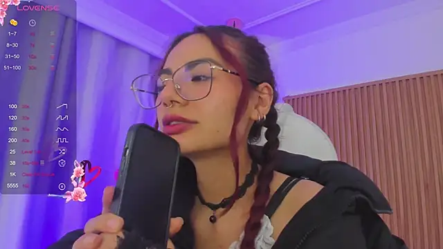 Snapshot of sophiecherry_ chatting on 02.25.25 sophiecherry  online show from 02.25.25