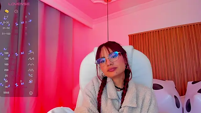 Snapshot of sophiecherry_ chatting on 10.03.25 sophiecherry  online show from 10.03.25