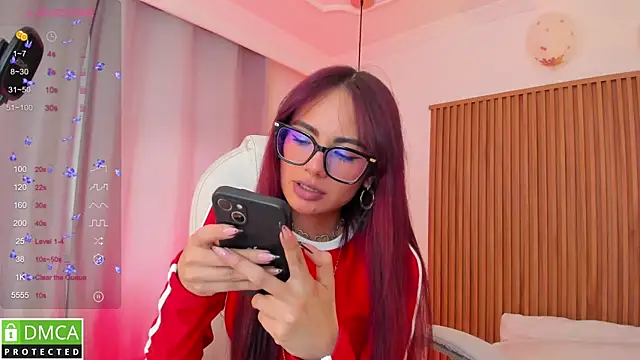 Snapshot of sophiecherry_ chatting on 10.26.25 sophiecherry  online show from 10.26.25