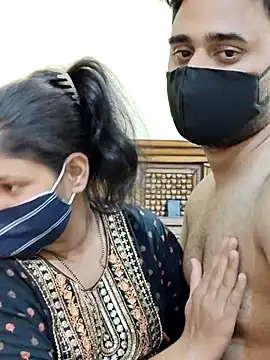 IND COUPLE1 online show from 02.05.25