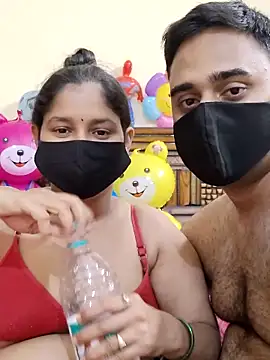 IND COUPLE1 online show from 02.27.25