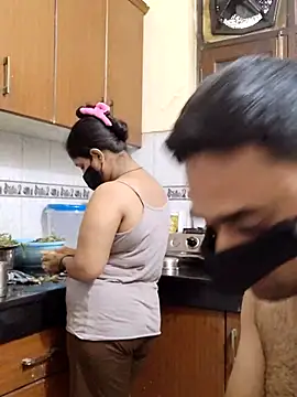 IND COUPLE1 online show from 02.28.25