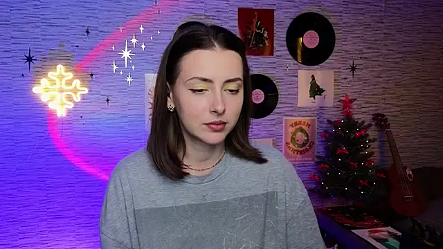 Snapshot of GloriaElmer chatting on 12.17.24 GloriaElmer online show from 12.17.24