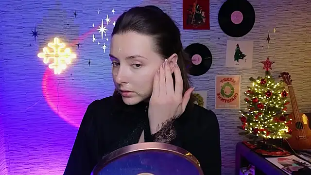 Snapshot of GloriaElmer chatting on 01.08.25 GloriaElmer online show from 01.08.25