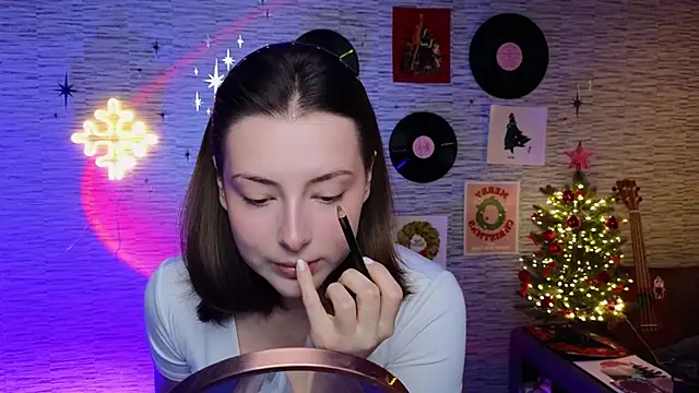 Snapshot of GloriaElmer chatting on 01.15.25 GloriaElmer online show from 01.15.25