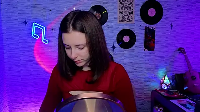 Snapshot of GloriaElmer chatting on 02.11.25 GloriaElmer online show from 02.11.25