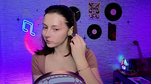 Snapshot of GloriaElmer chatting on 02.18.25 GloriaElmer online show from 02.18.25