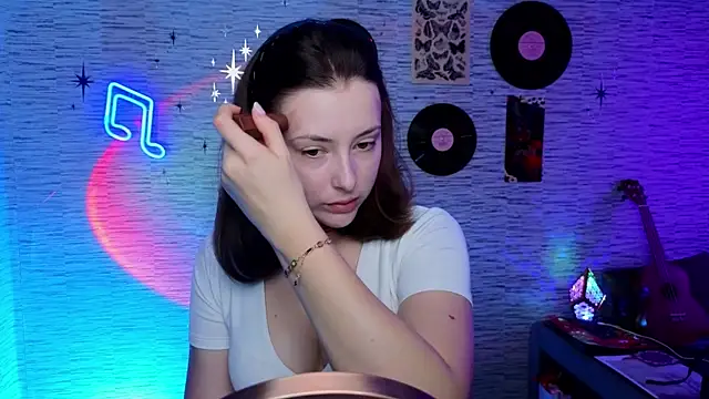 Snapshot of GloriaElmer chatting on 03.06.25 GloriaElmer online show from 03.06.25