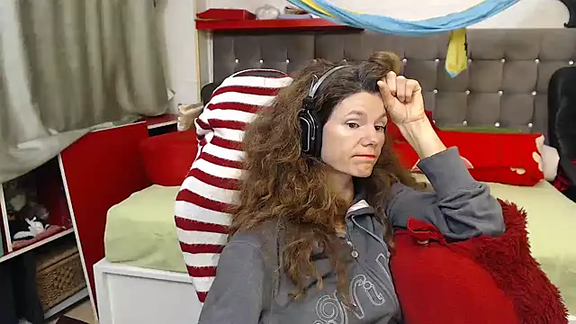 Snapshot of kellyterapy chatting on 11.20.25 kellyterapy online show from 11.20.25