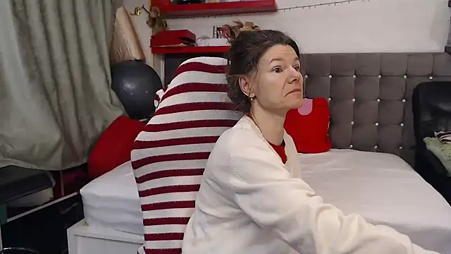 Snapshot of kellyterapy chatting on 02.16.26 kellyterapy online show from 02.16.26