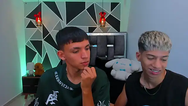 Snapshot of Juan_Nd_Steven chatting on 05.16.26 Juan Nd Steven online show from 05.16.26