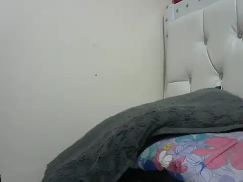 Snapshot of shanycute1 chatting on 10.14.25 shanycute1 online show from 10.14.25