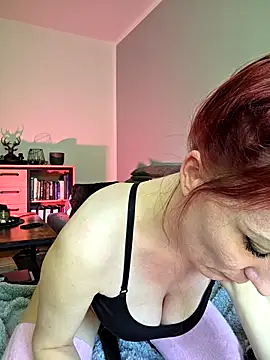 Snapshot of Nicky-Blue chatting on 05.21.26 Nicky-Blue online show from 05.21.26
