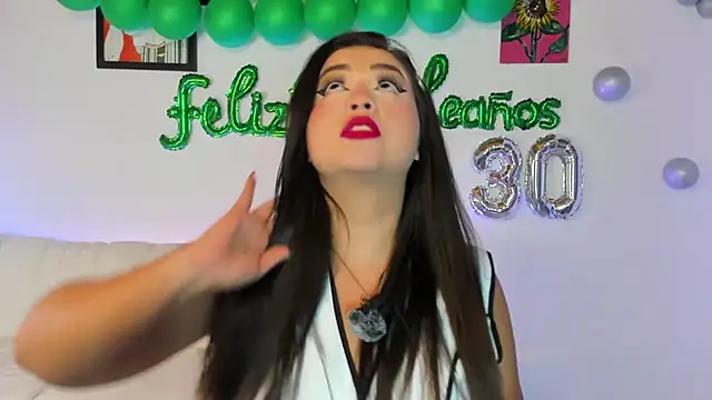 Snapshot of LiahDiaz chatting on 11.24.25 LiahDiaz online show from 11.24.25