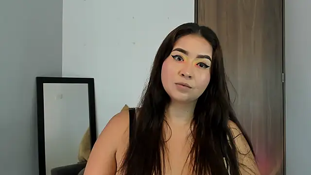 Snapshot of LiahDiaz chatting on 05.13.26 LiahDiaz online show from 05.13.26