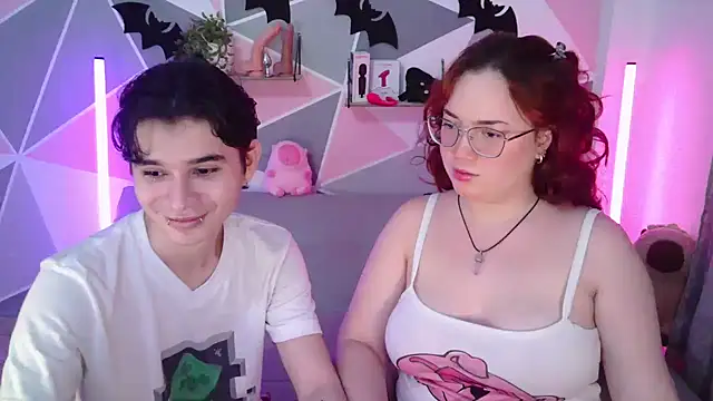 Snapshot of AndrewAnndCherry chatting on 10.11.25 AndrewAnndCherry online show from 10.11.25