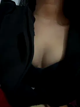 Snapshot of Hot_Goldengirl chatting on 11.28.25 Hot Goldengirl online show from 11.28.25