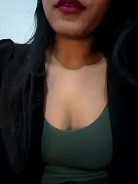 Snapshot of Hot_Goldengirl chatting on 11.29.25 Hot Goldengirl online show from 11.29.25