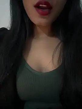 Snapshot of Hot_Goldengirl chatting on 11.30.25 Hot Goldengirl online show from 11.30.25