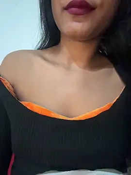 Snapshot of Hot_Goldengirl chatting on 12.14.25 Hot Goldengirl online show from 12.14.25