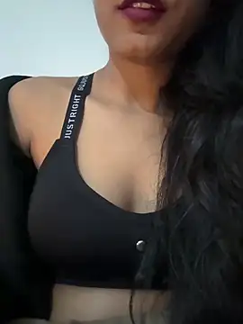 Snapshot of Hot_Goldengirl chatting on 02.05.26 Hot Goldengirl online show from 02.05.26