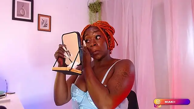 MiaKnox online show from 12.26.24