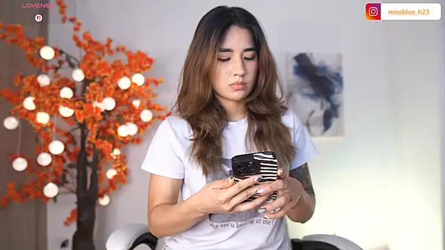 VictoriaHiill online show from 10.22.25