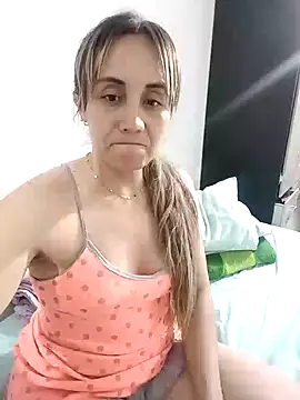 Snapshot of Isabel23zr chatting on 01.07.25 Isabel23zr online show from 01.07.25