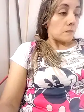 Snapshot of Isabel23zr chatting on 02.26.25 Isabel23zr online show from 02.26.25