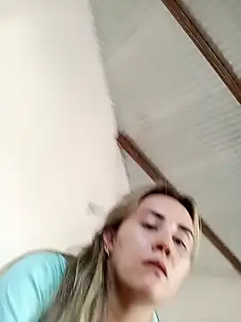 Snapshot of Isabel23zr chatting on 09.22.25 Isabel23zr online show from 09.22.25