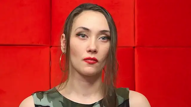 Snapshot of AliceMunro chatting on 02.01.25 AliceMunro online show from 02.01.25