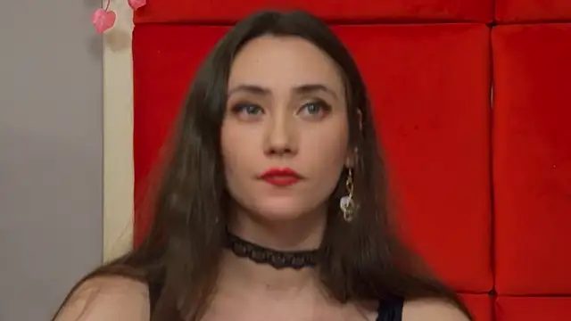 Snapshot of AliceMunro chatting on 02.18.25 AliceMunro online show from 02.18.25