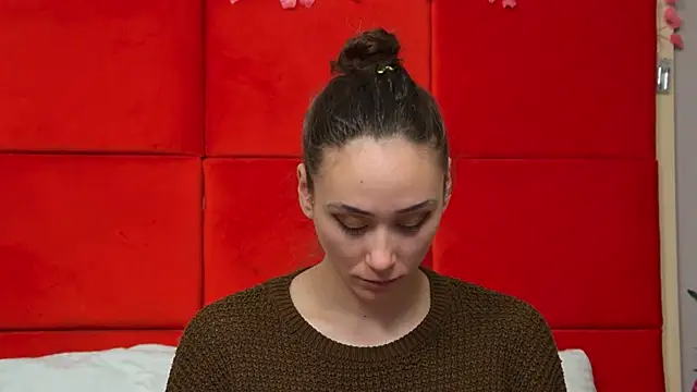 Snapshot of AliceMunro chatting on 03.04.25 AliceMunro online show from 03.04.25