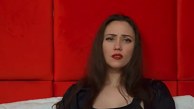 Snapshot of AliceMunro chatting on 03.04.25 AliceMunro online show from 03.04.25