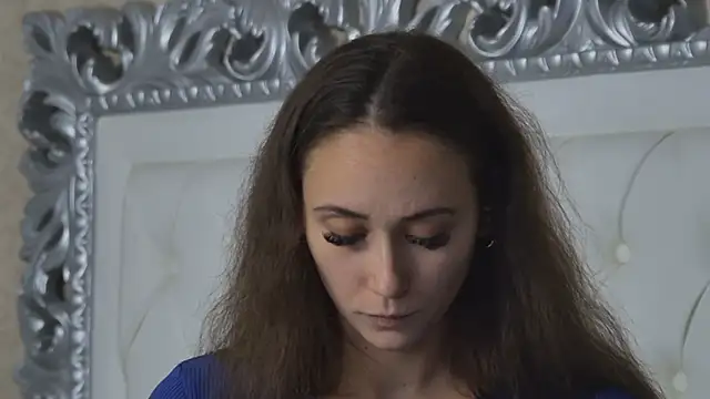 Snapshot of AliceMunro chatting on 09.19.25 AliceMunro online show from 09.19.25