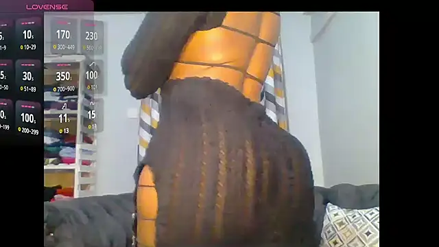 Snapshot of Petite_254 chatting on 03.11.25 Petite 254 online show from 03.11.25