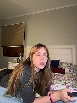 Snapshot of AlinaCarter chatting on 12.19.24 AlinaCarter online show from 12.19.24