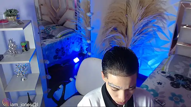 Jonesliam23 online show from 03.12.26