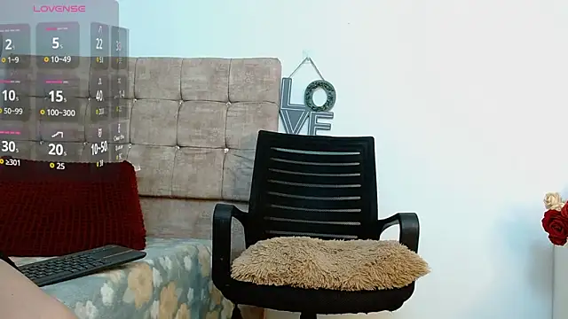 Snapshot of luisa_curli chatting on 09.20.25 luisa curli online show from 09.20.25