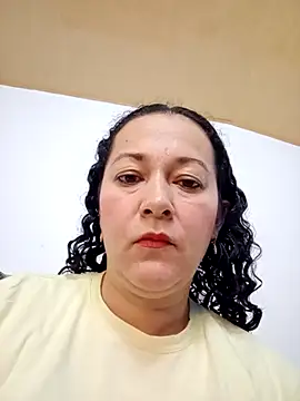 Snapshot of luisa_curli chatting on 10.25.25 luisa curli online show from 10.25.25