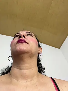 Snapshot of luisa_curli chatting on 12.05.25 luisa curli online show from 12.05.25