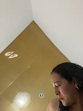 Snapshot of luisa_curli chatting on 01.15.26 luisa curli online show from 01.15.26