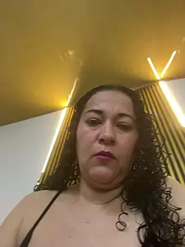 Snapshot of luisa_curli chatting on 07.19.26 luisa curli online show from 07.19.26