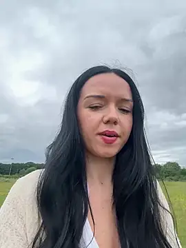 Snapshot of Vanesskaa chatting on 06.17.26 Vanesskaa online show from 06.17.26